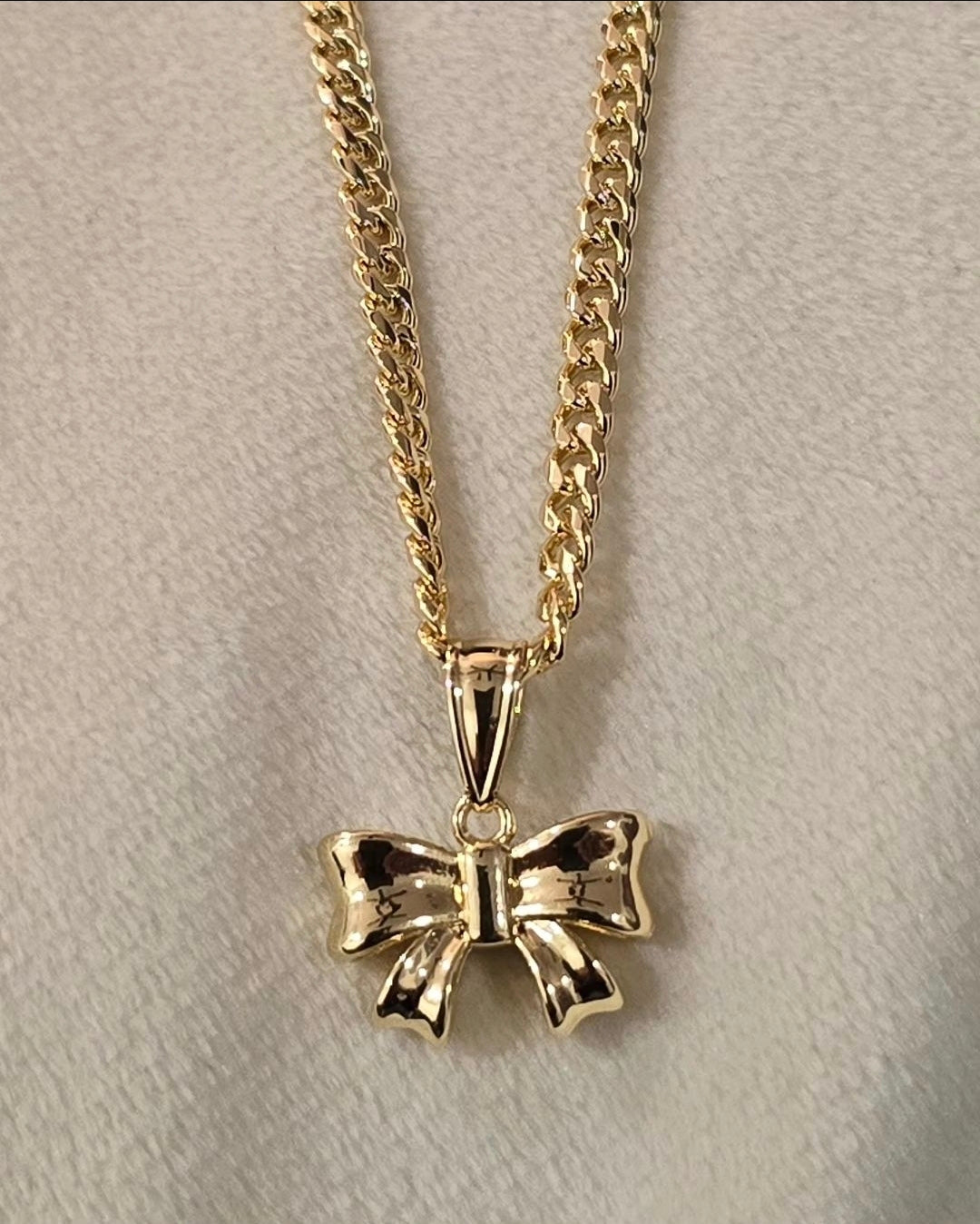 Bow Necklace